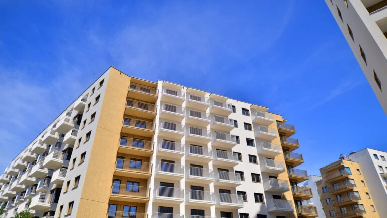 Lee más sobre el artículo Qué hacer ante un vecino moroso en una comunidad